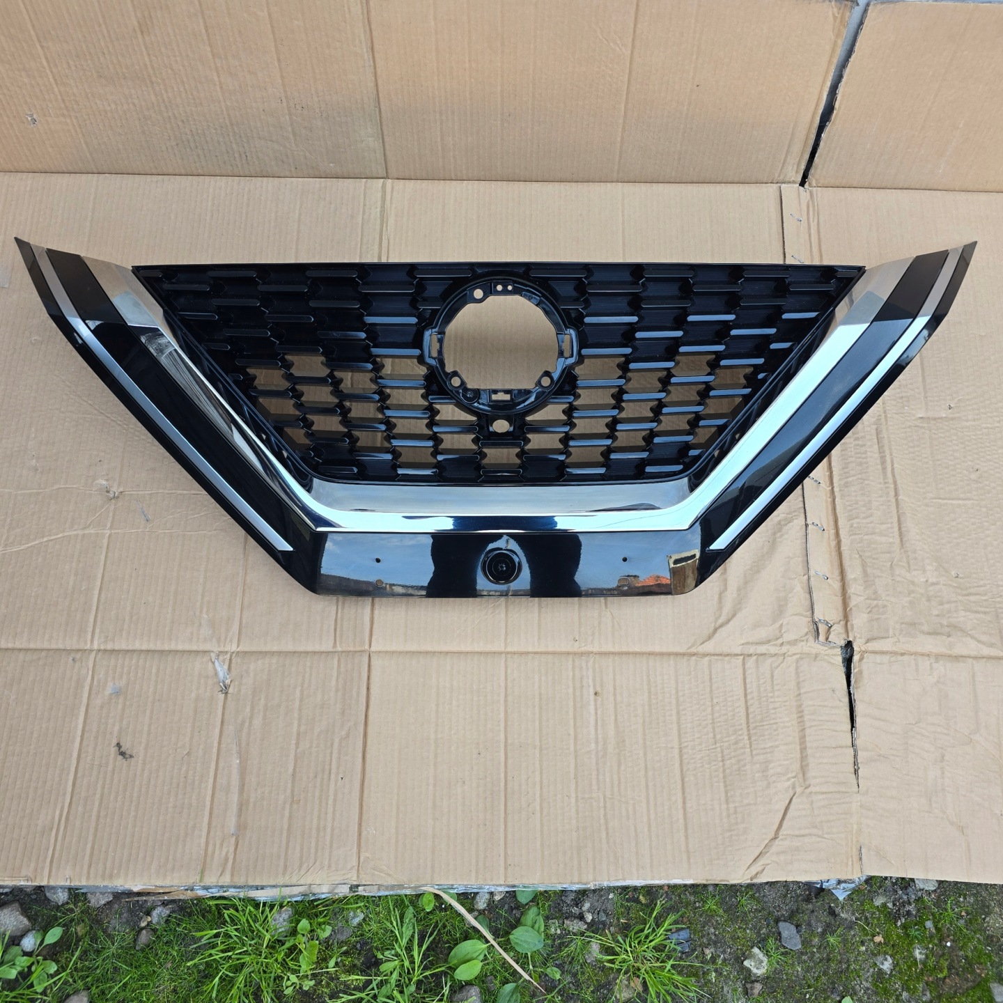 Nissan Qashqai J12 Kühlergrill FRONTGRILL Kühlergitter 623106UAA3 - Thumbnail 1