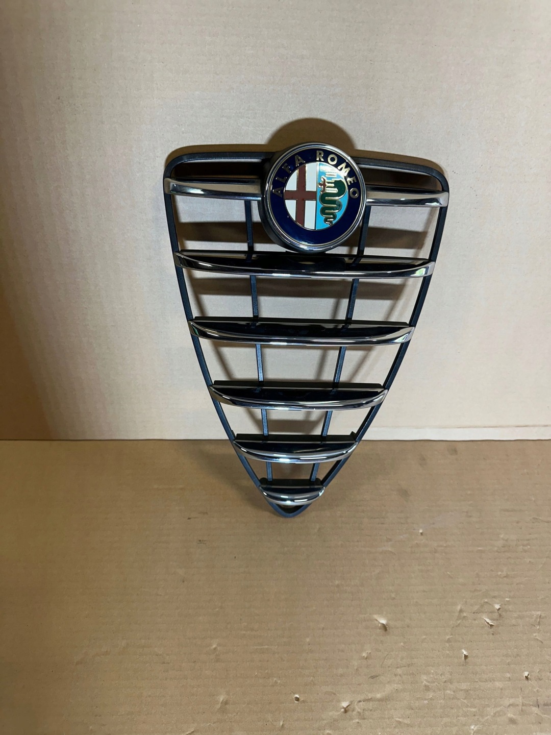 Alfa Romeo MiTo Typ 955 Kühlergrill FRONTGRILL Kühlergitter 156100201 - Thumbnail 1