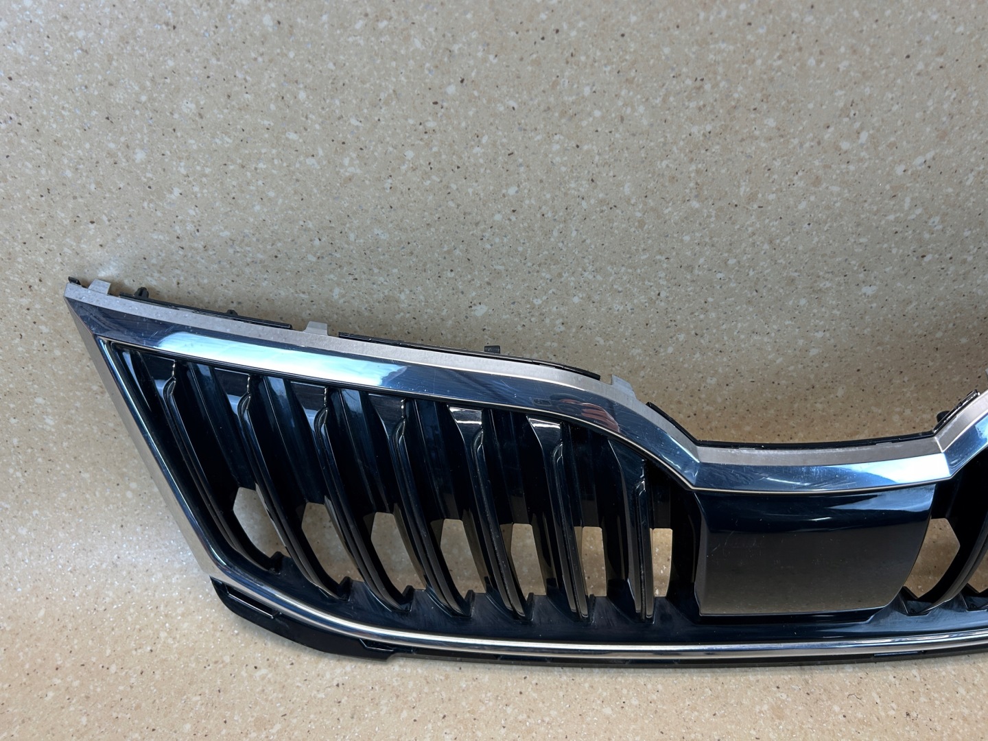 Skoda Octavia 1U Kühlergrill FRONTGRILL Kühlergitter 5E0853653CD - Thumbnail 7