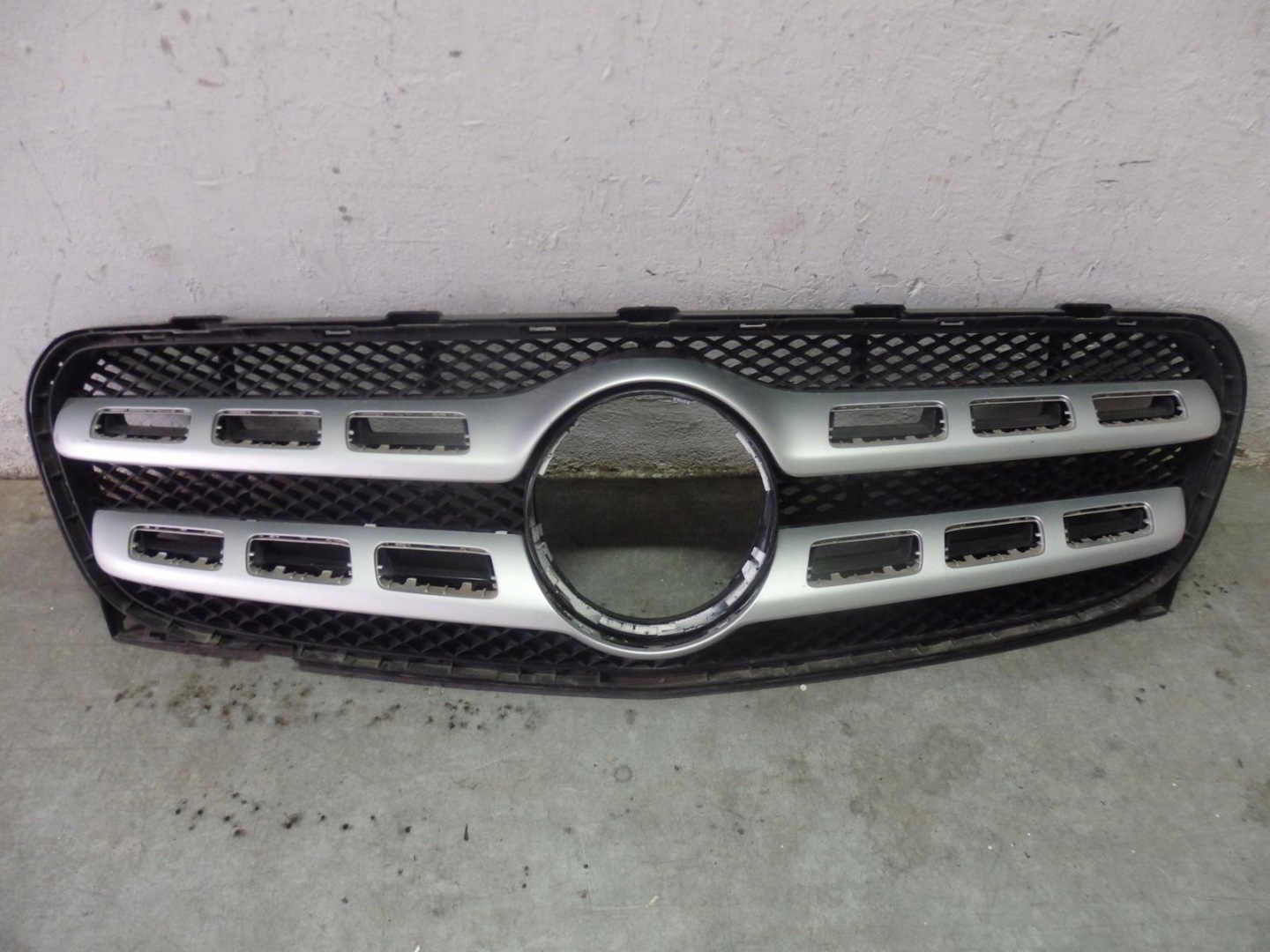 Mercedes-Benz GLA W156 Kühlergrill FRONTGRILL Kühlergitter A1568880400 - Thumbnail 1