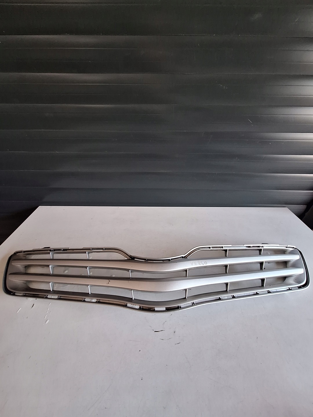 Toyota Verso AR2 Kühlergrill FRONTGRILL Kühlergitter 531110F070H - Thumbnail 1