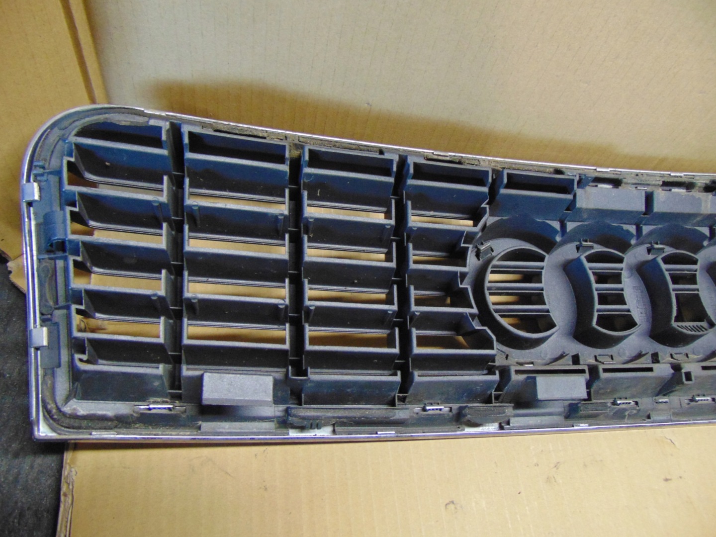 Audi A4 B6 Kühlergrill FRONTGRILL Kühlergitter 8E0853651DM - Thumbnail 7