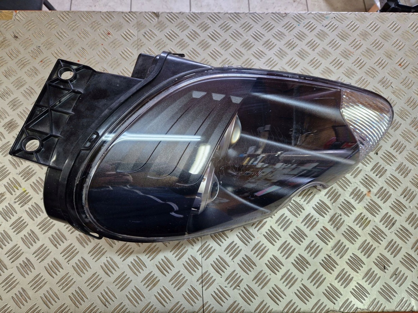 Aston Martin DB9 I VH1 Rückleuchte 4G4313W029 Rearlamp - Thumbnail 1