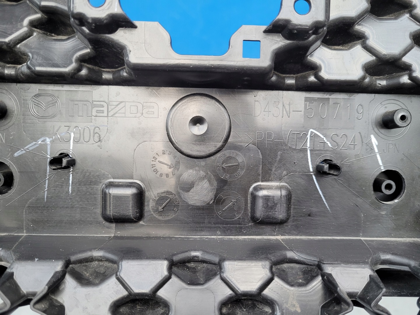 Mazda 2 DE Kühlergrill FRONTGRILL Kühlergitter D43N50719 - Thumbnail 9