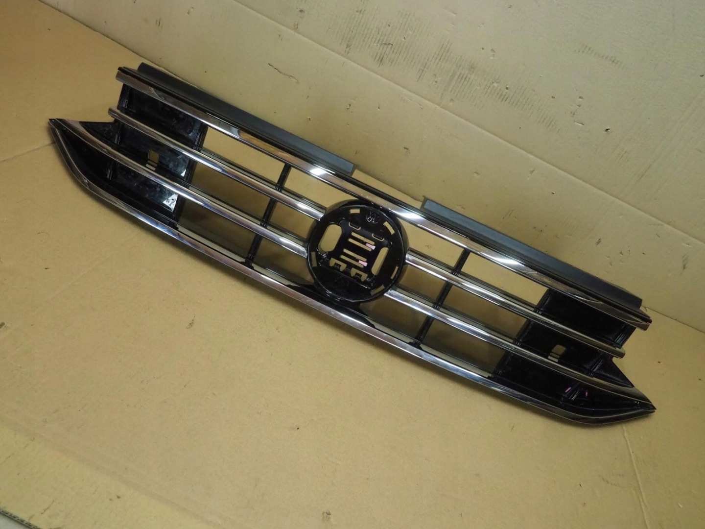 VW Tiguan Kühlergrill FRONTGRILL Kühlergitter 5NN853655D - Thumbnail 1