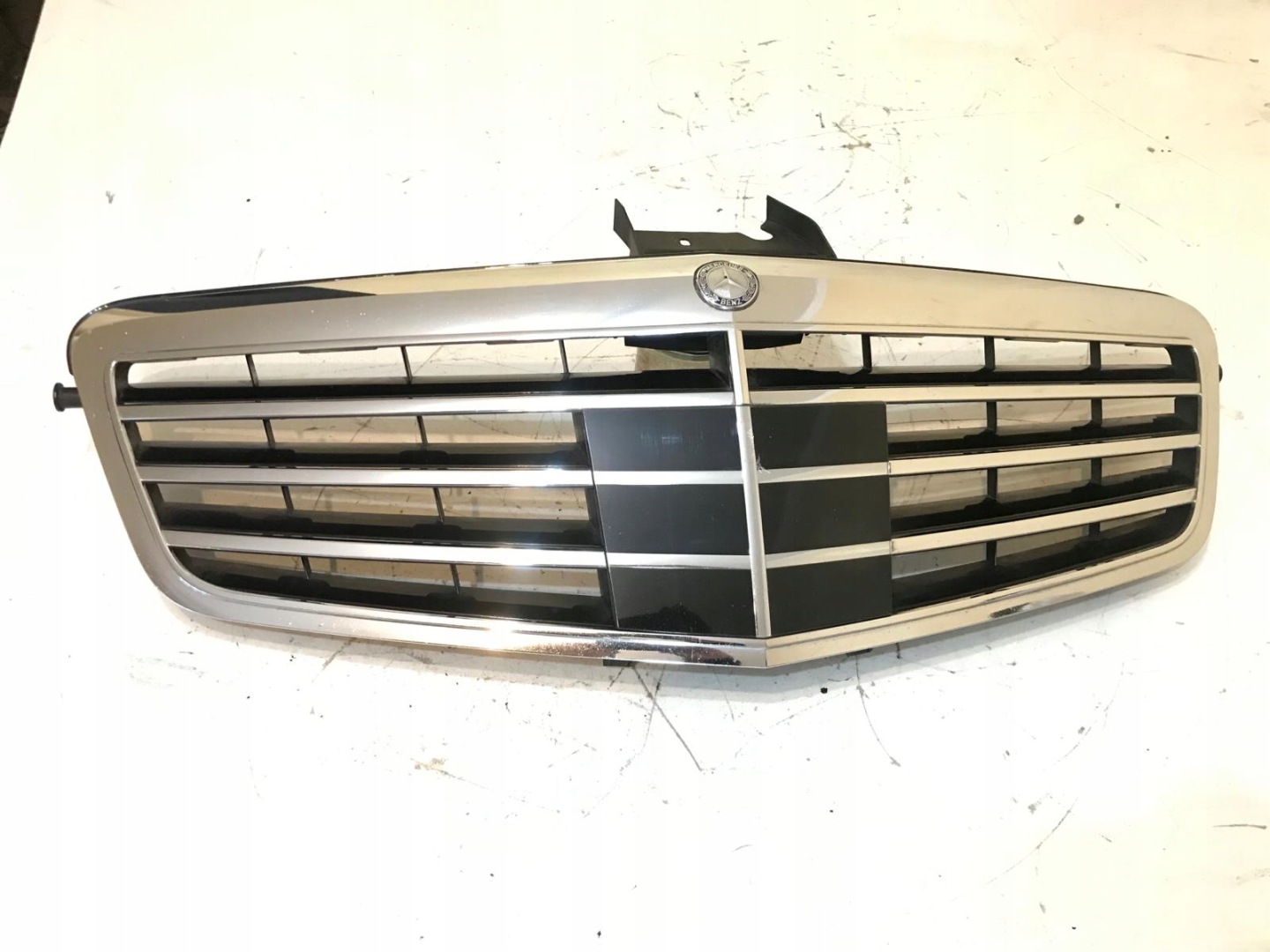 Mercedes-Benz E-Klasse W212 Kühlergrill FRONTGRILL Kühlergitter A2128870011 - Thumbnail 1