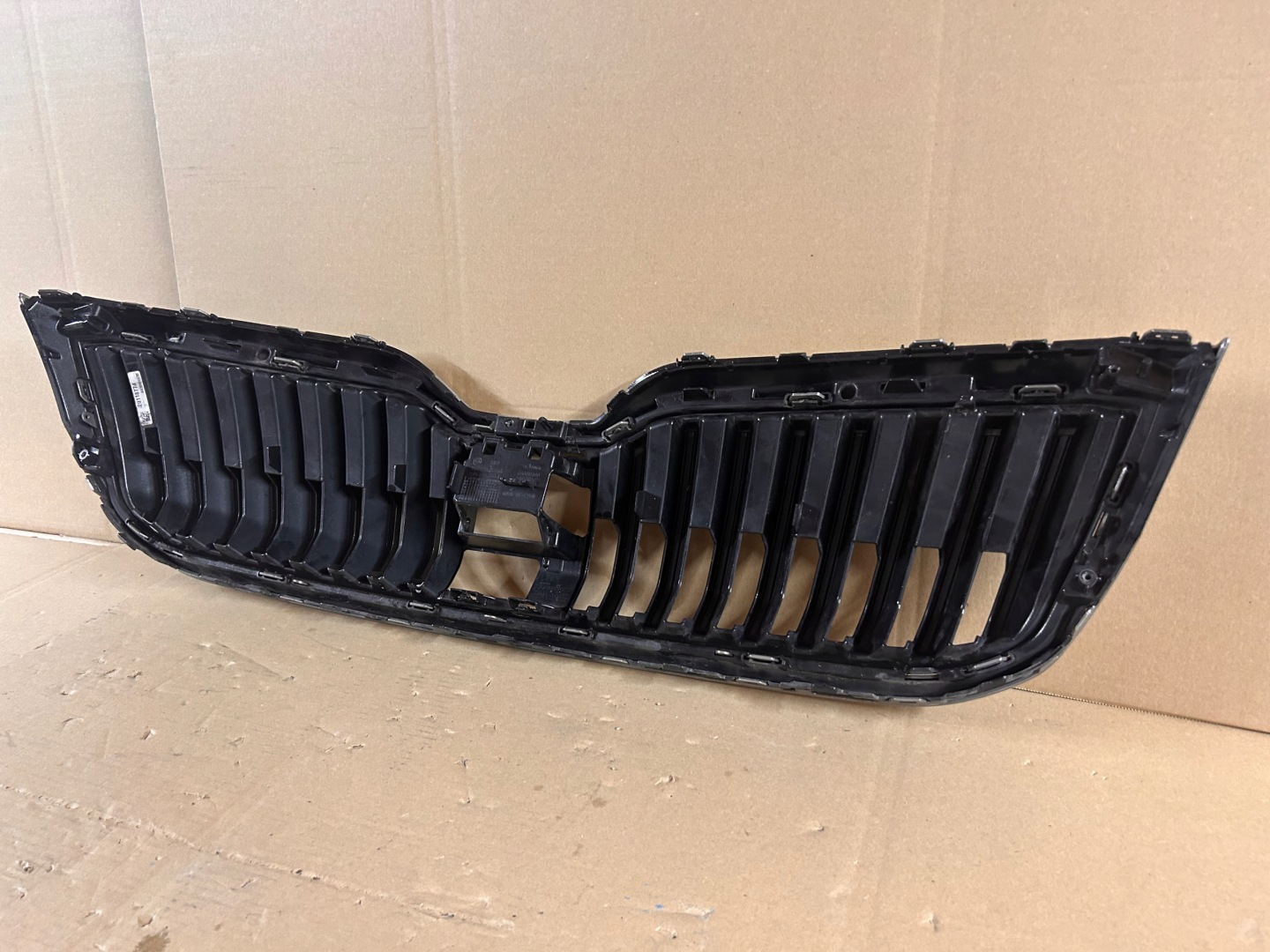 Skoda Superb 3U Kühlergrill FRONTGRILL Kühlergitter 3V0853653G0 - Thumbnail 8