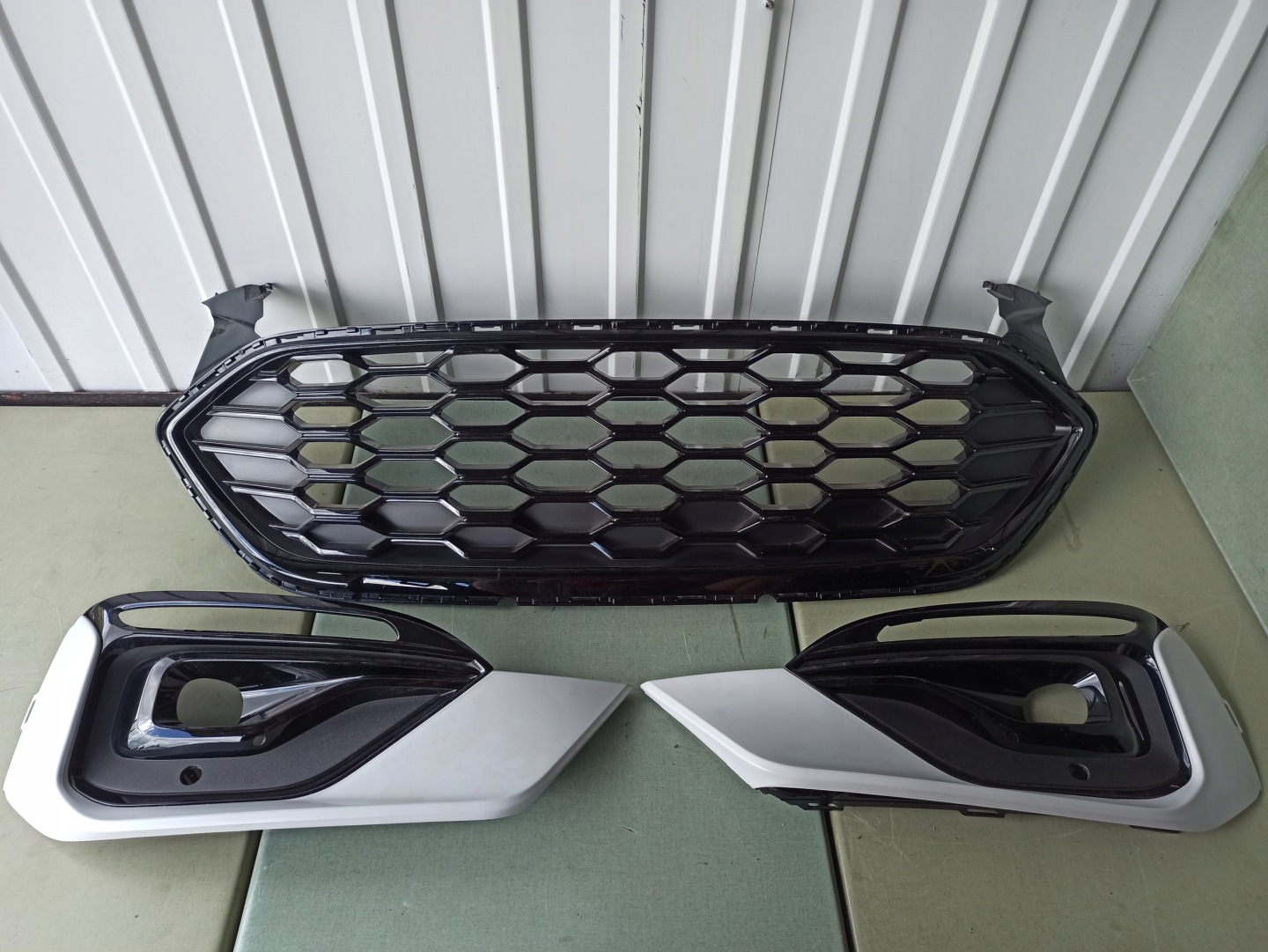 Ford Fusion Kühlergrill FRONTGRILL Kühlergitter JS7B8200C - Thumbnail 1