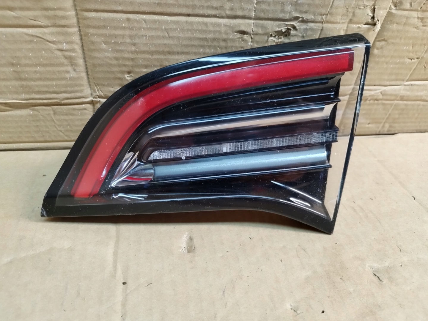 Tesla Model 3 003 Rückleuchte 150208900B Rearlamp - Thumbnail 1