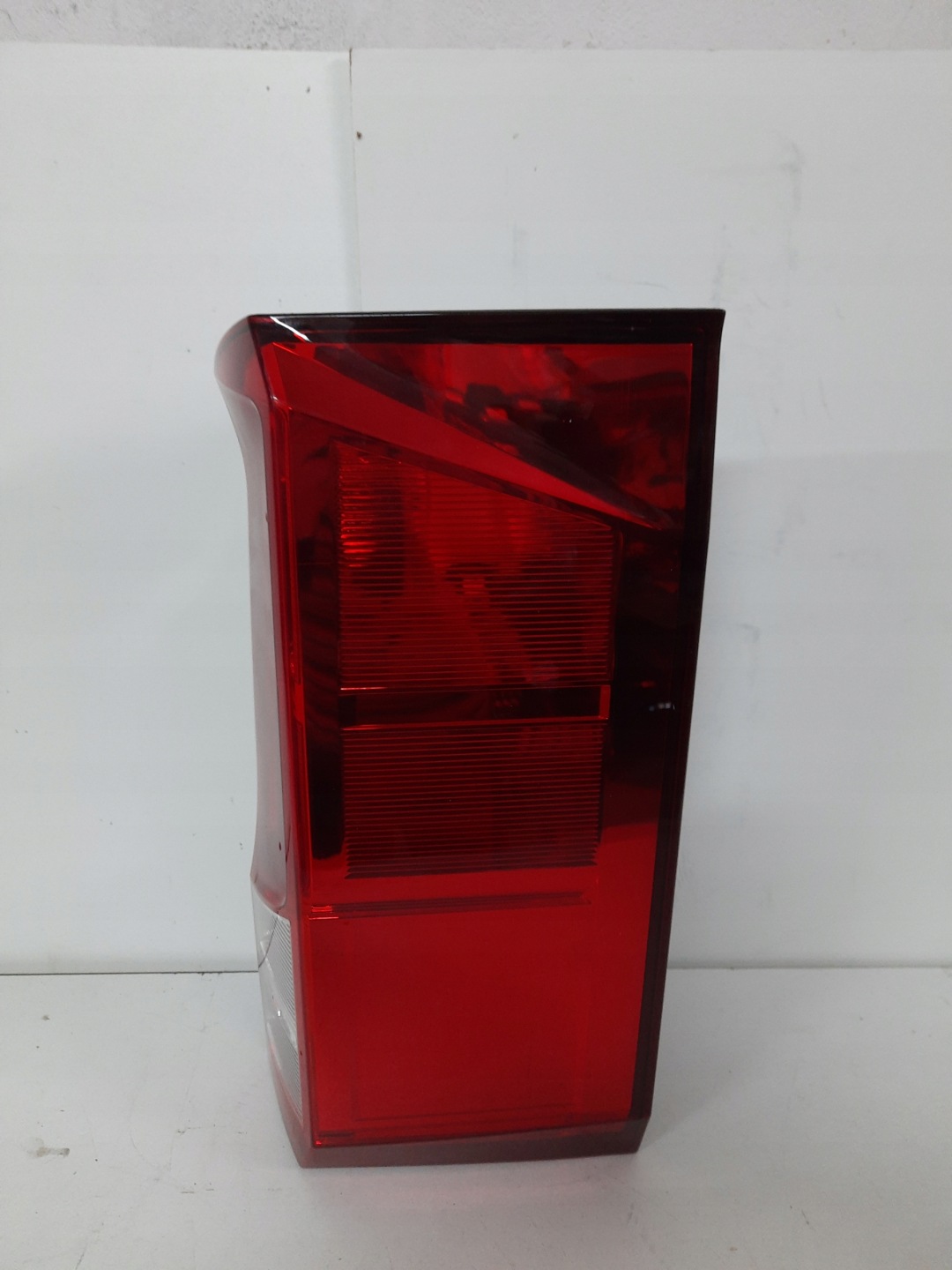 VW Crafter Rückleuchte 7C0945096J Rearlamp - Thumbnail 1