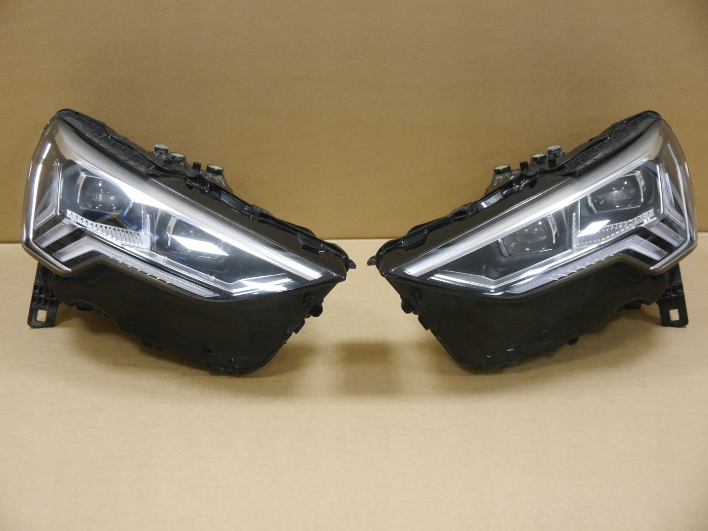 Frontscheinwerfer Audi Q3 83A941035A Matrix LED Links Scheinwerfer Headlight - Thumbnail 1