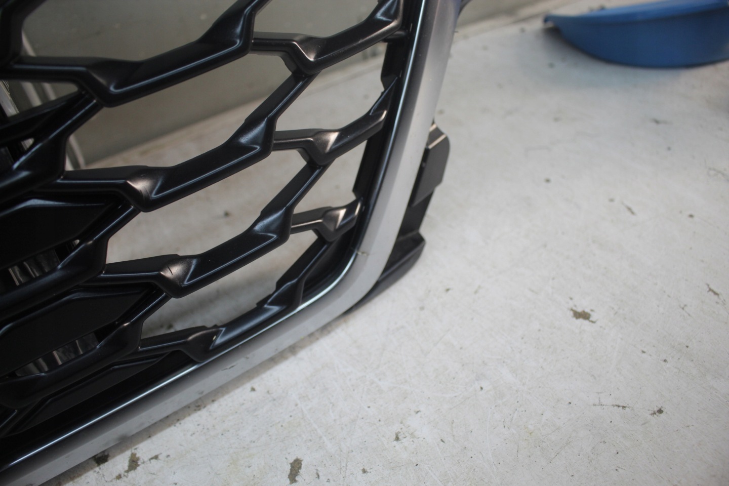 Audi Q3 Kühlergrill FRONTGRILL Kühlergitter 83F853651 - Thumbnail 4
