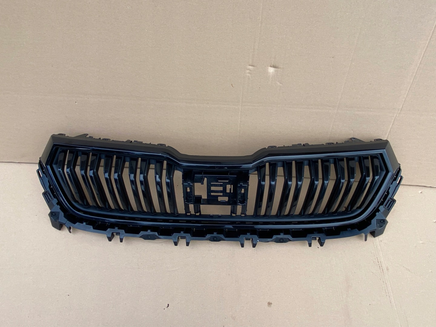 Skoda Kamiq 565 Kühlergrill FRONTGRILL Kühlergitter 565853653G0 - Thumbnail 1