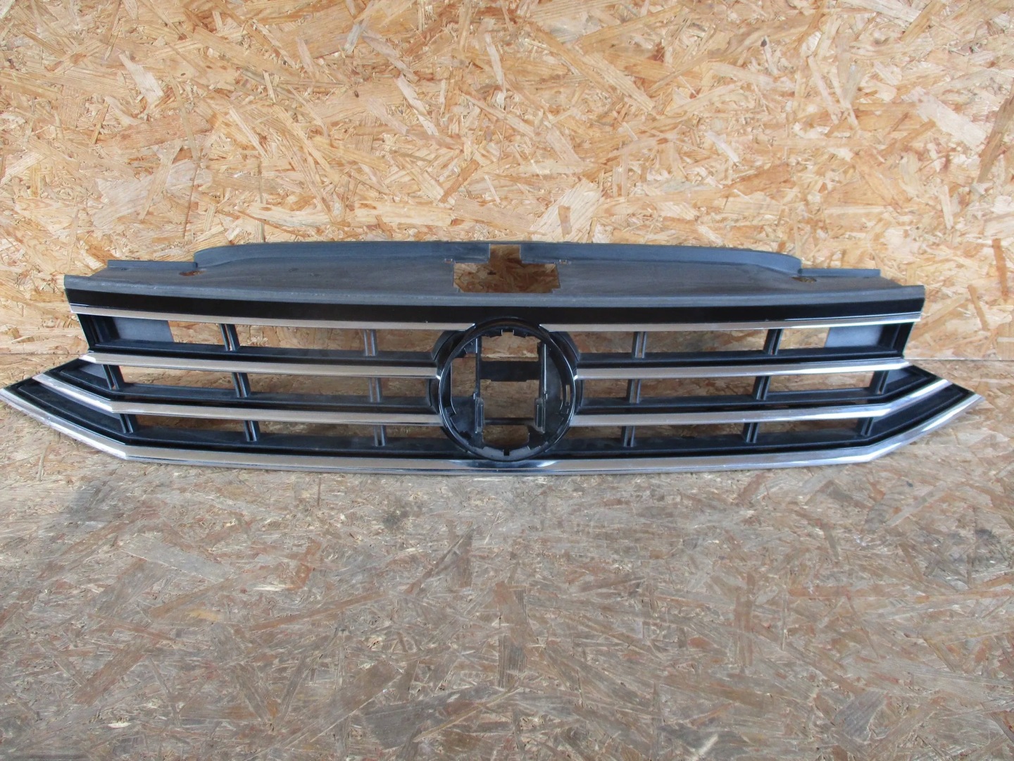VW Passat B8 Kühlergrill FRONTGRILL Kühlergitter 3G0853651BL - Thumbnail 1