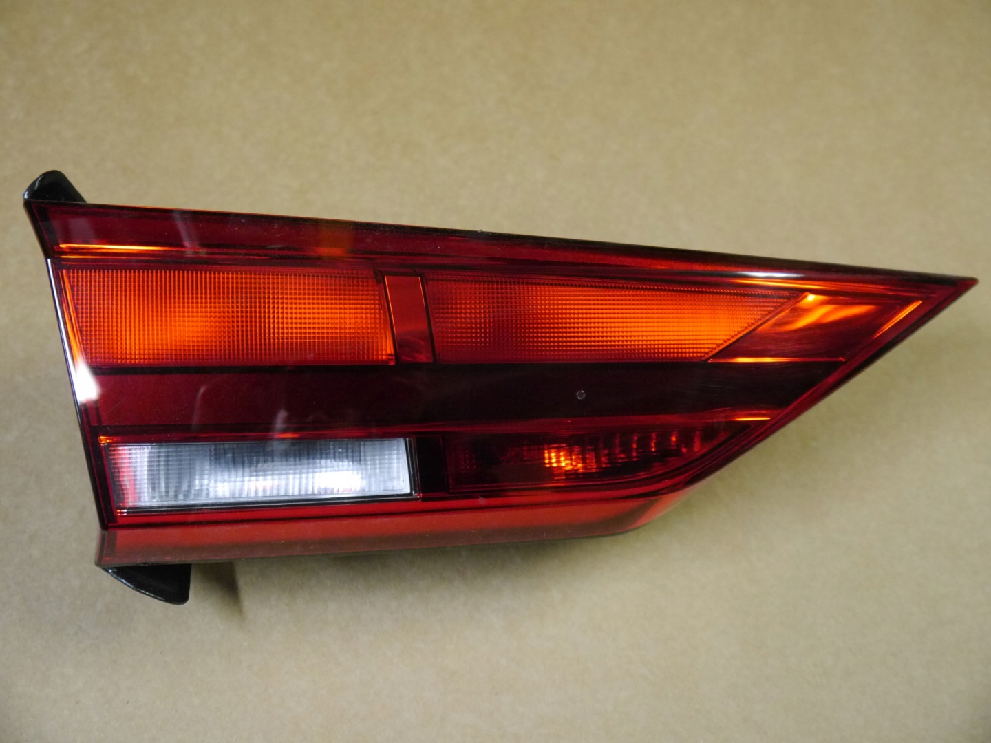 Audi Q3 Rückleuchte 83A945075 Rearlamp - Thumbnail 1