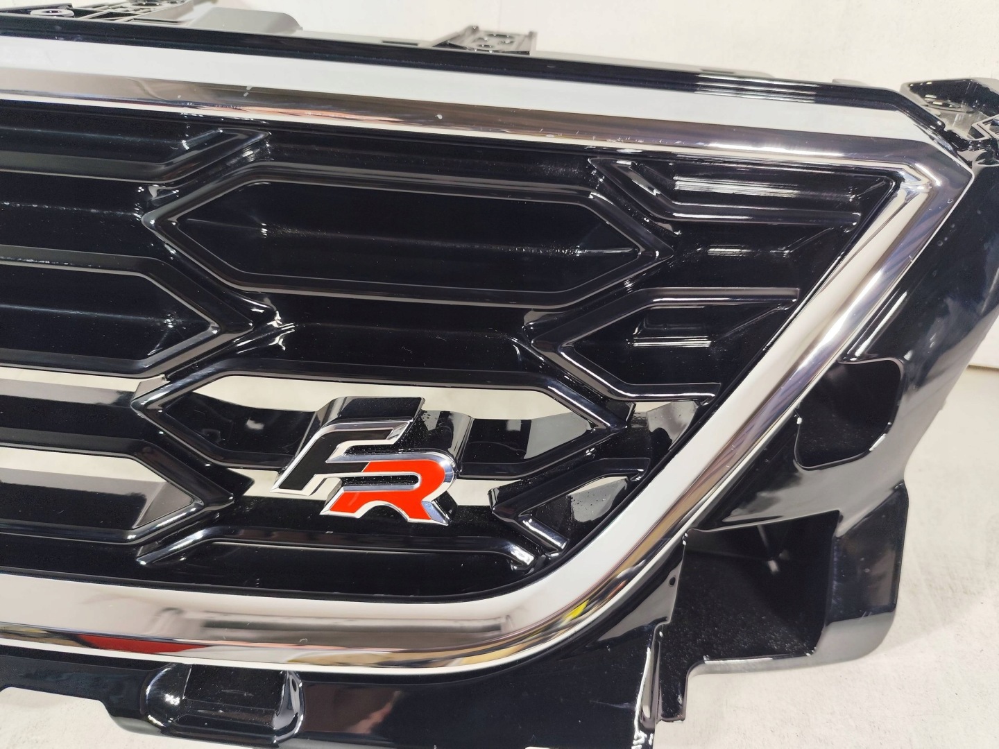 SEAT Ateca 575 Kühlergrill FRONTGRILL Kühlergitter 575853654E - Thumbnail 7