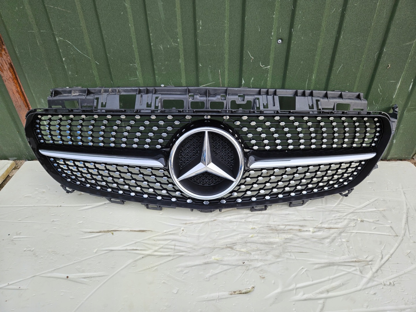 Mercedes-Benz E-Klasse W238 Kühlergrill FRONTGRILL Kühlergitter A2388880400 - Thumbnail 1