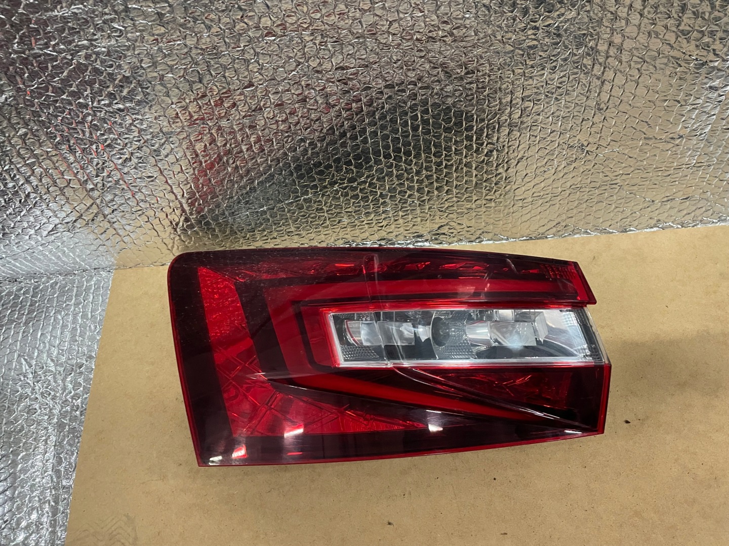 Skoda Superb 3U Rückleuchte 3V9945207S Rearlamp - Thumbnail 1