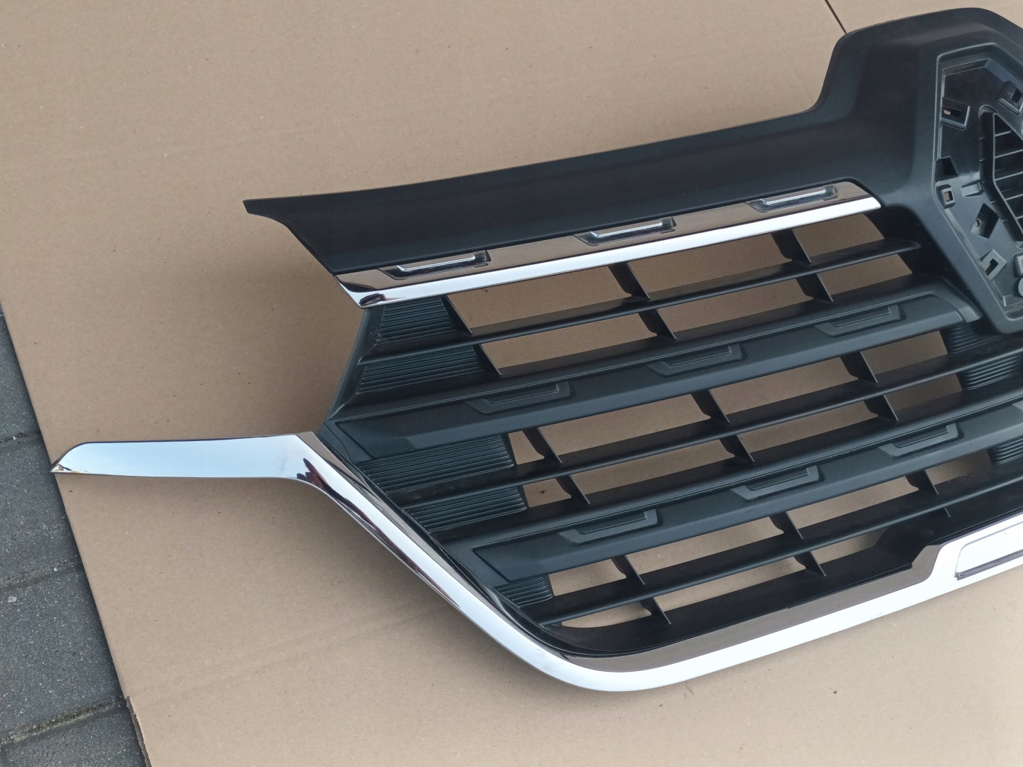 Renault Trafic L Kühlergrill FRONTGRILL Kühlergitter 623103743R - Thumbnail 2