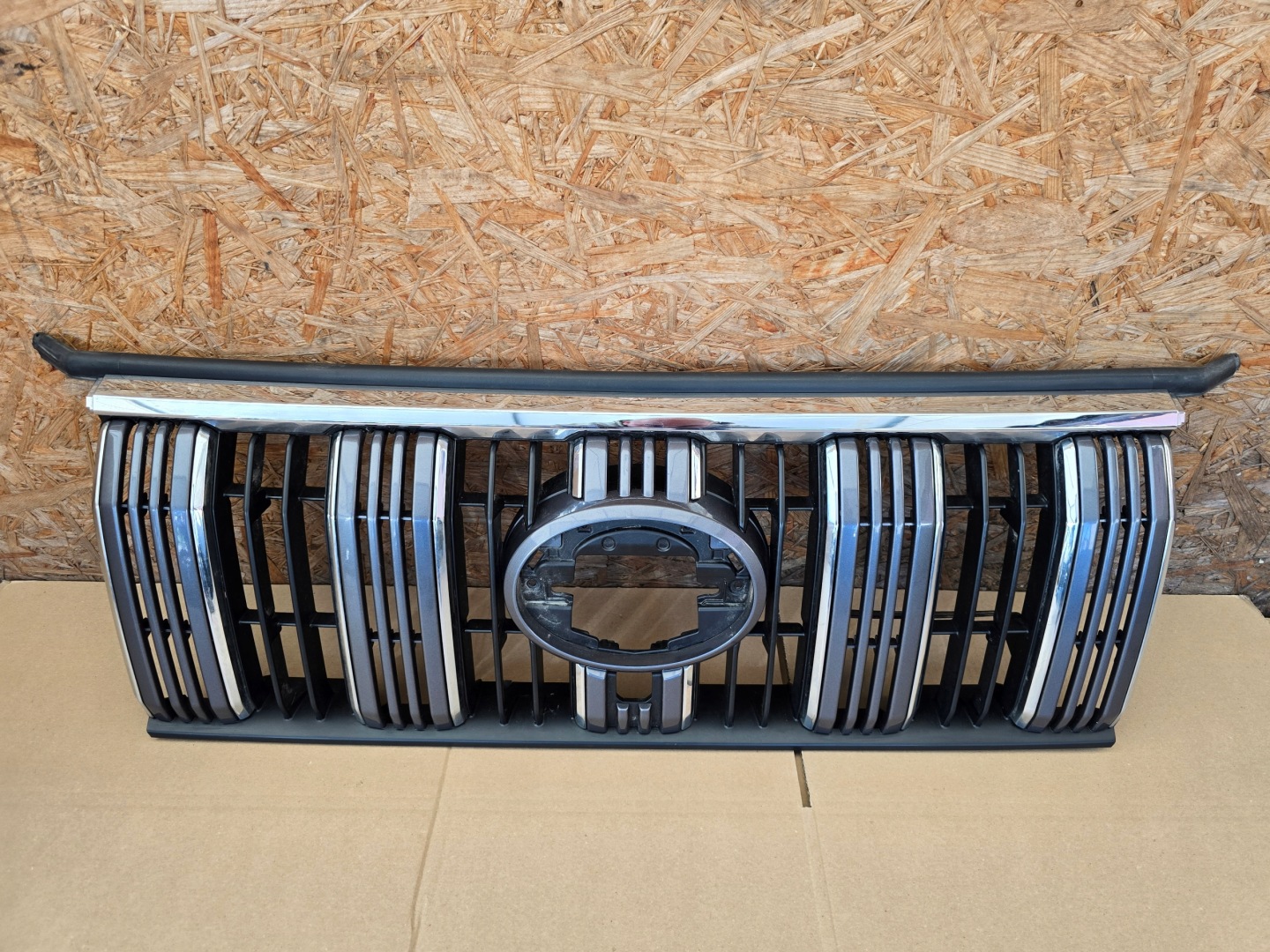 Toyota Land Cruiser J8/J10/J20 J8 Kühlergrill FRONTGRILL Kühlergitter 5311160B10 - Thumbnail 1