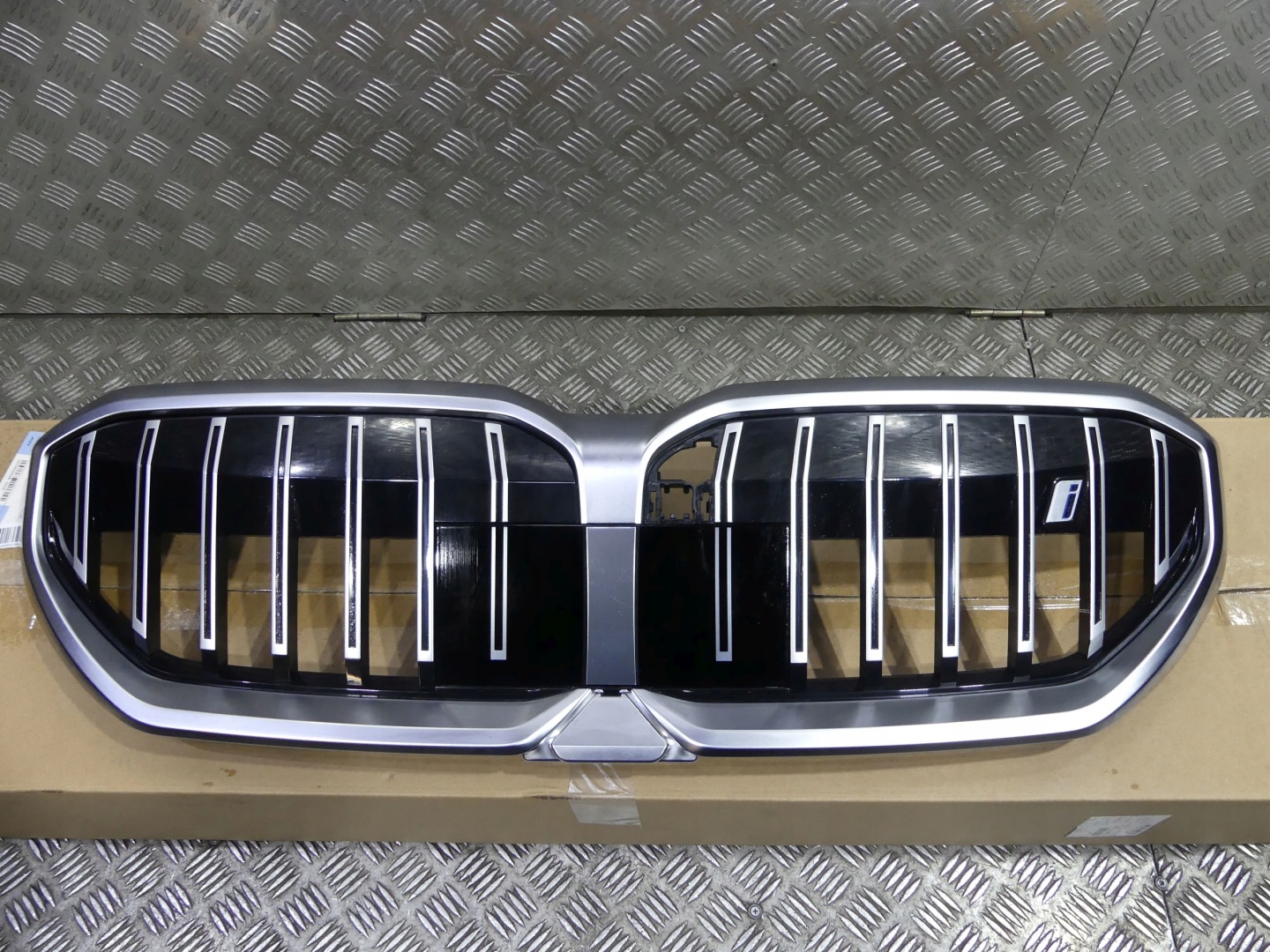 BMW i5 G60 Kühlergrill FRONTGRILL Kühlergitter 5A076E4 - Thumbnail 1