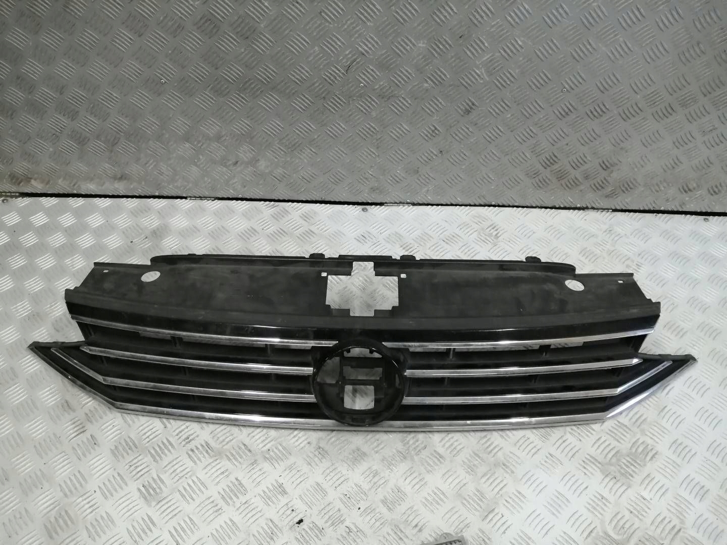 VW Passat B8 Kühlergrill FRONTGRILL Kühlergitter 3G0853651AK - Thumbnail 1