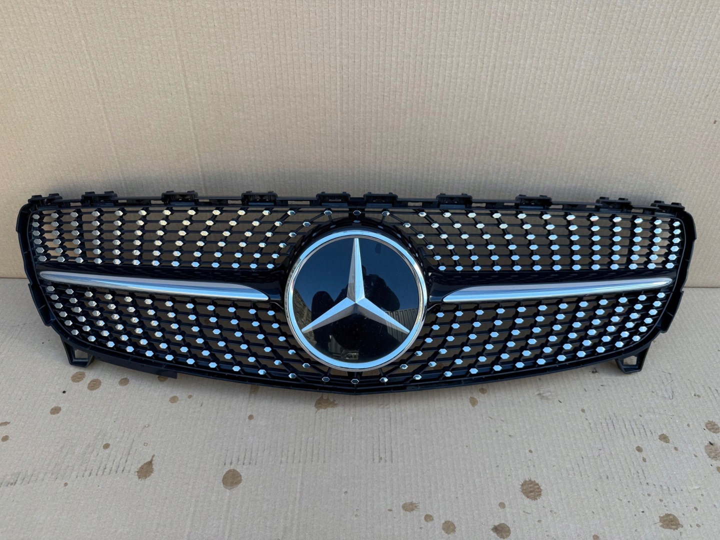 Mercedes-Benz A-Klasse W176 Kühlergrill FRONTGRILL Kühlergitter A1768881760 - Thumbnail 1