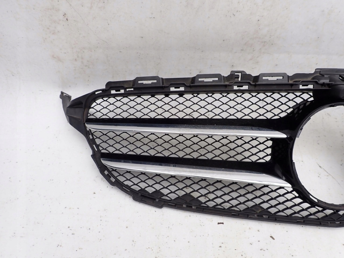 Mercedes-Benz C-Klasse W205 Kühlergrill FRONTGRILL Kühlergitter A2058800183 - Thumbnail 2