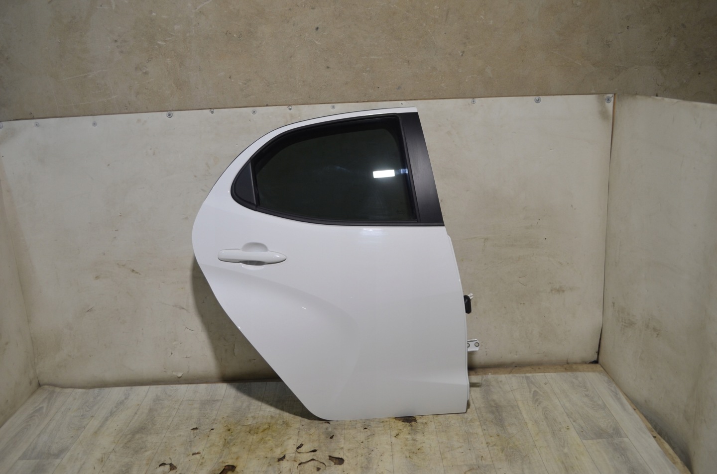 Toyota Yaris I P1 Tür Hinten Rechts Door Porta Porte - Thumbnail 1