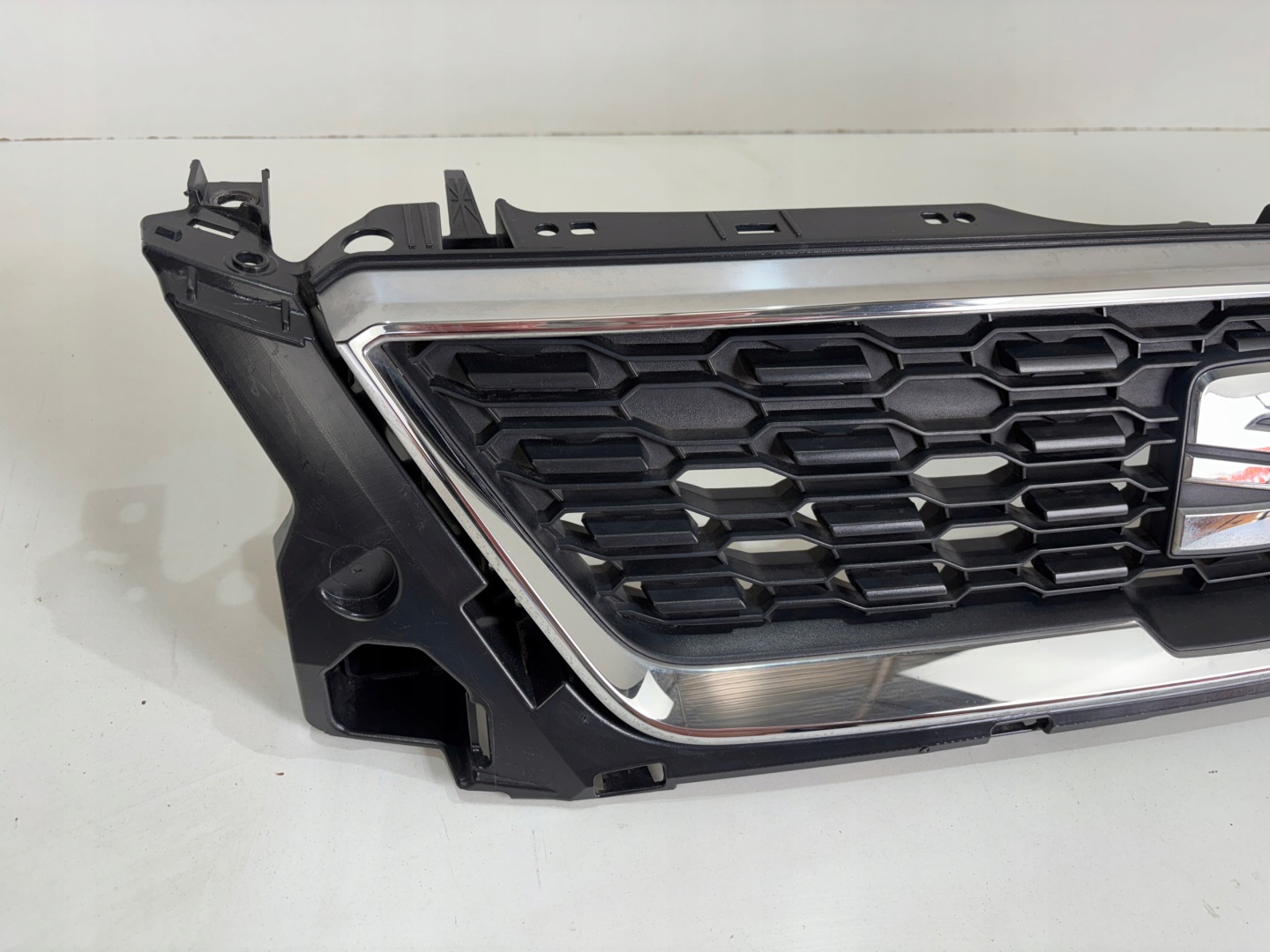SEAT Ibiza 6F0 Kühlergrill FRONTGRILL Kühlergitter 6F0853654D - Thumbnail 6