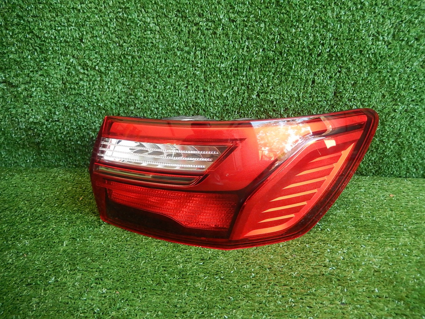 Audi A4 B9 Rückleuchte Rearlamp - Thumbnail 1