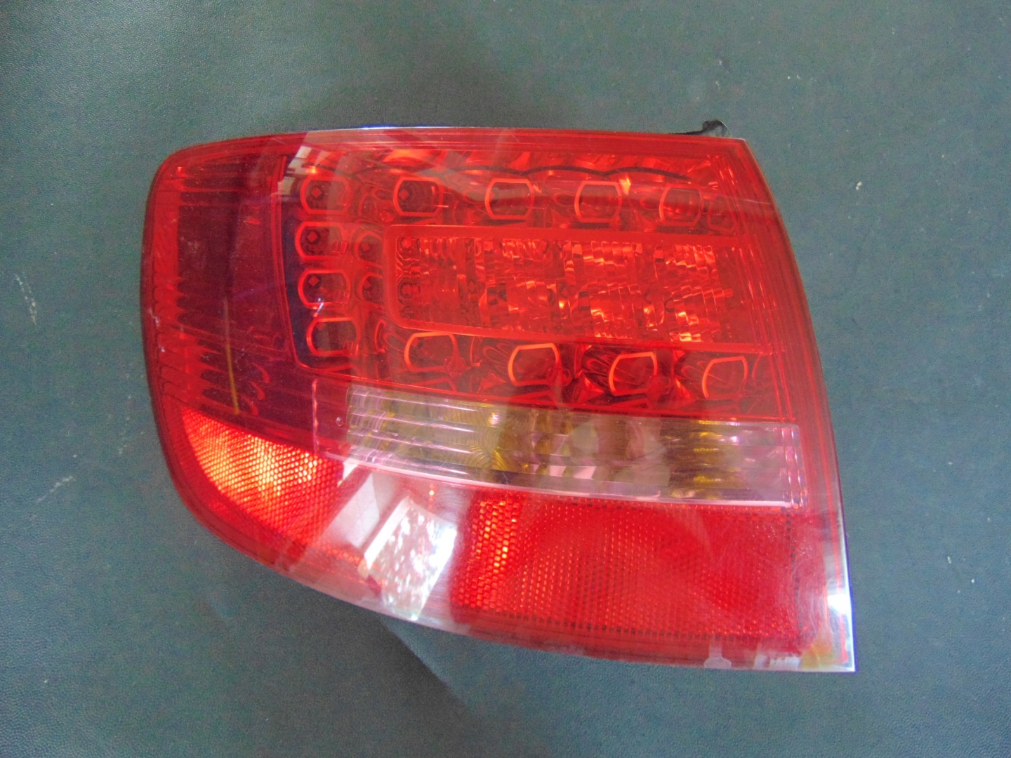Audi A6 Rückleuchte 4F9945095B Rearlamp - Thumbnail 1