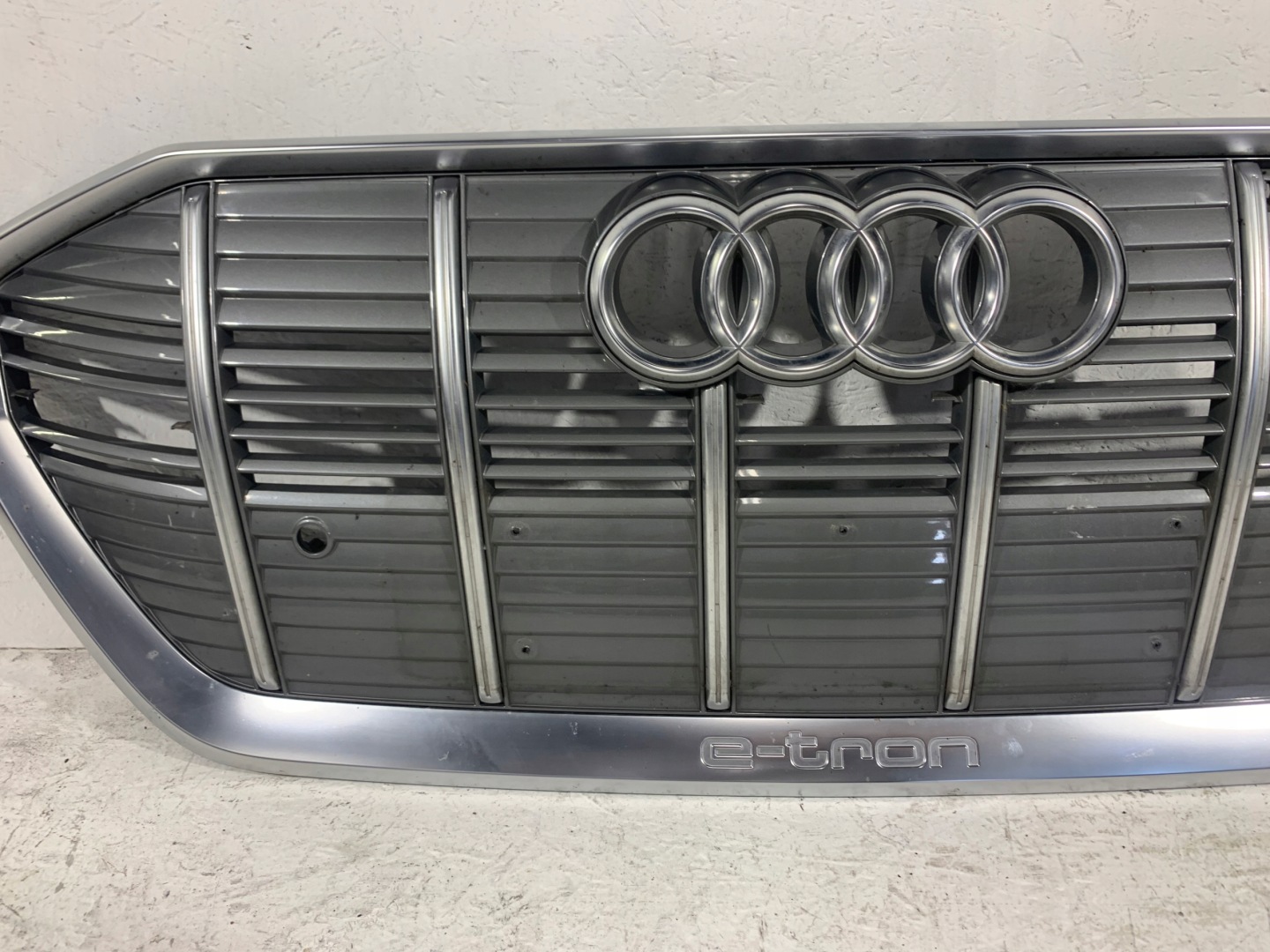 Audi e-tron Kühlergrill FRONTGRILL Kühlergitter 4KE853651 - Thumbnail 9