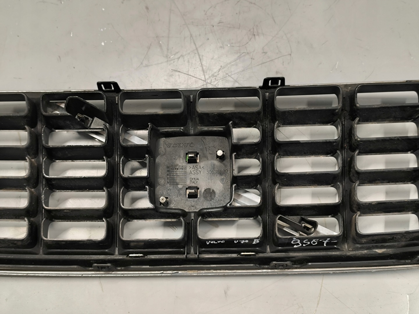 Volvo S70/V70/XC70 V70 Kühlergrill FRONTGRILL Kühlergitter 30678627 - Thumbnail 8