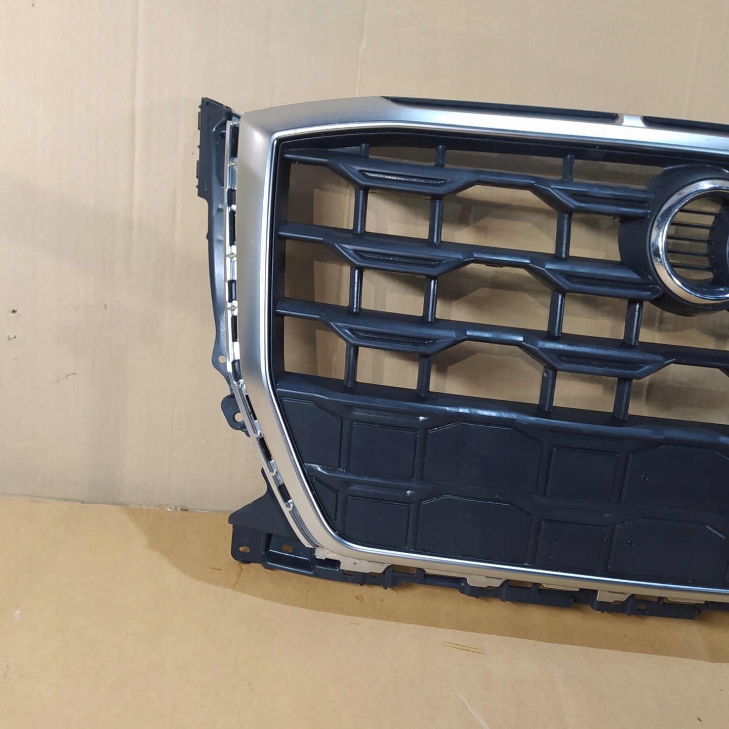 Audi Q2 Kühlergrill FRONTGRILL Kühlergitter 81A853651H - Thumbnail 5