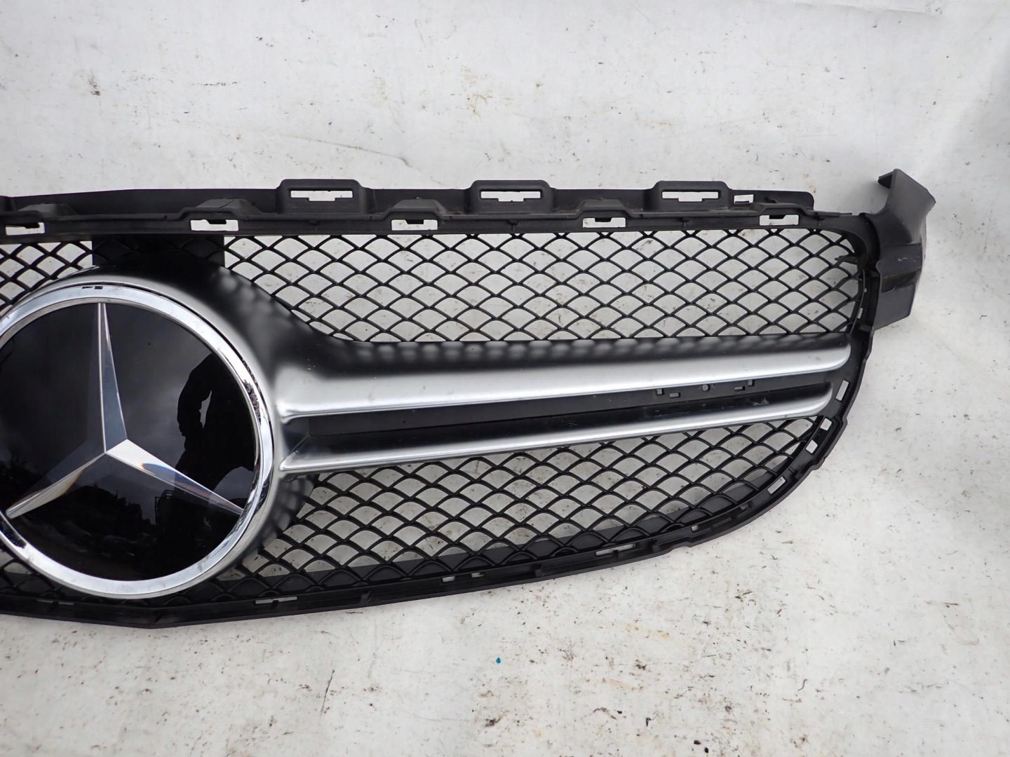 Mercedes-Benz C-Klasse W205 Kühlergrill FRONTGRILL Kühlergitter A2058880223 - Thumbnail 3