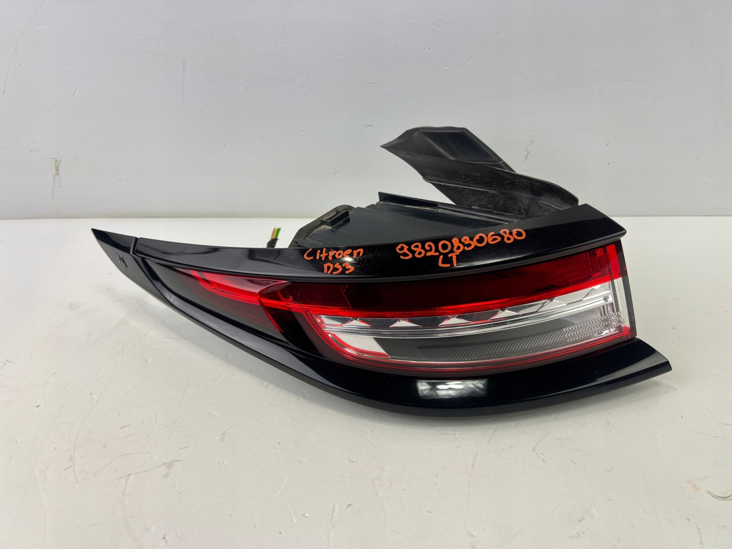 Citroen DS3 Rückleuchte 9820830680 Rearlamp - Thumbnail 1