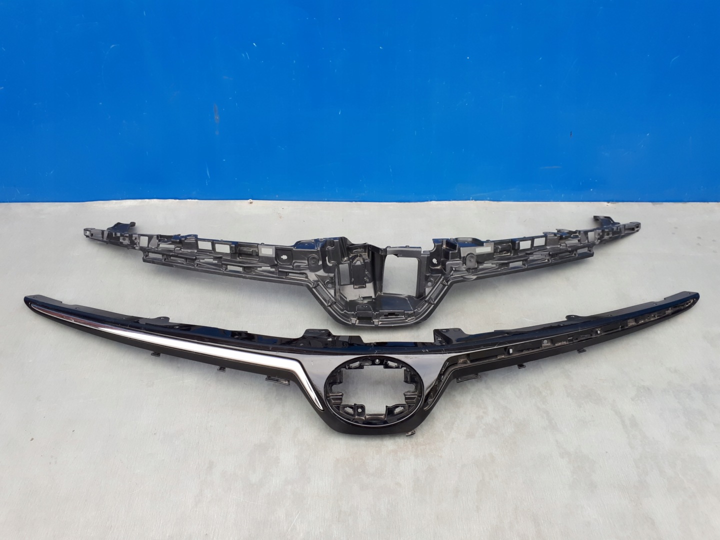 Toyota Corolla E210 Kühlergrill FRONTGRILL Kühlergitter 5311402580 - Thumbnail 1