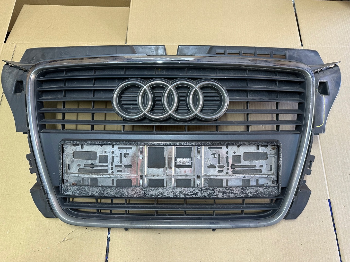 Audi A3 8P0 Kühlergrill FRONTGRILL Kühlergitter 8P0853037 - Thumbnail 1