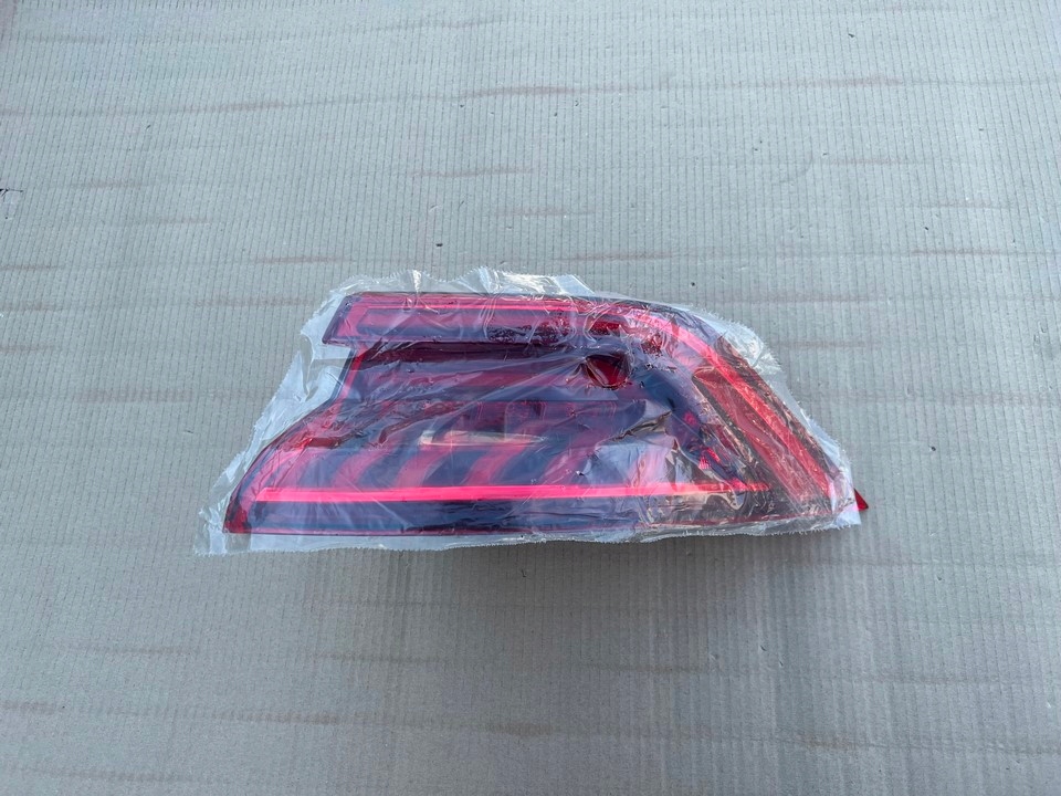 Audi Q8 Rückleuchte 4M8945070 Rearlamp - Thumbnail 1