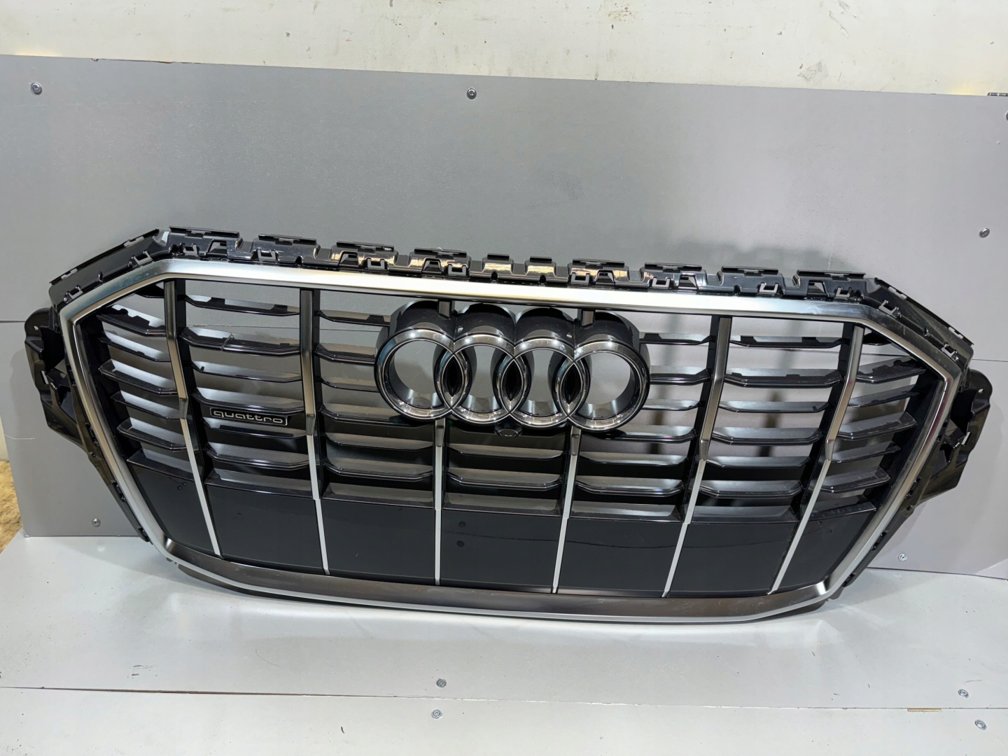Audi Q7 Kühlergrill FRONTGRILL Kühlergitter 4M0853651AJ - Thumbnail 1