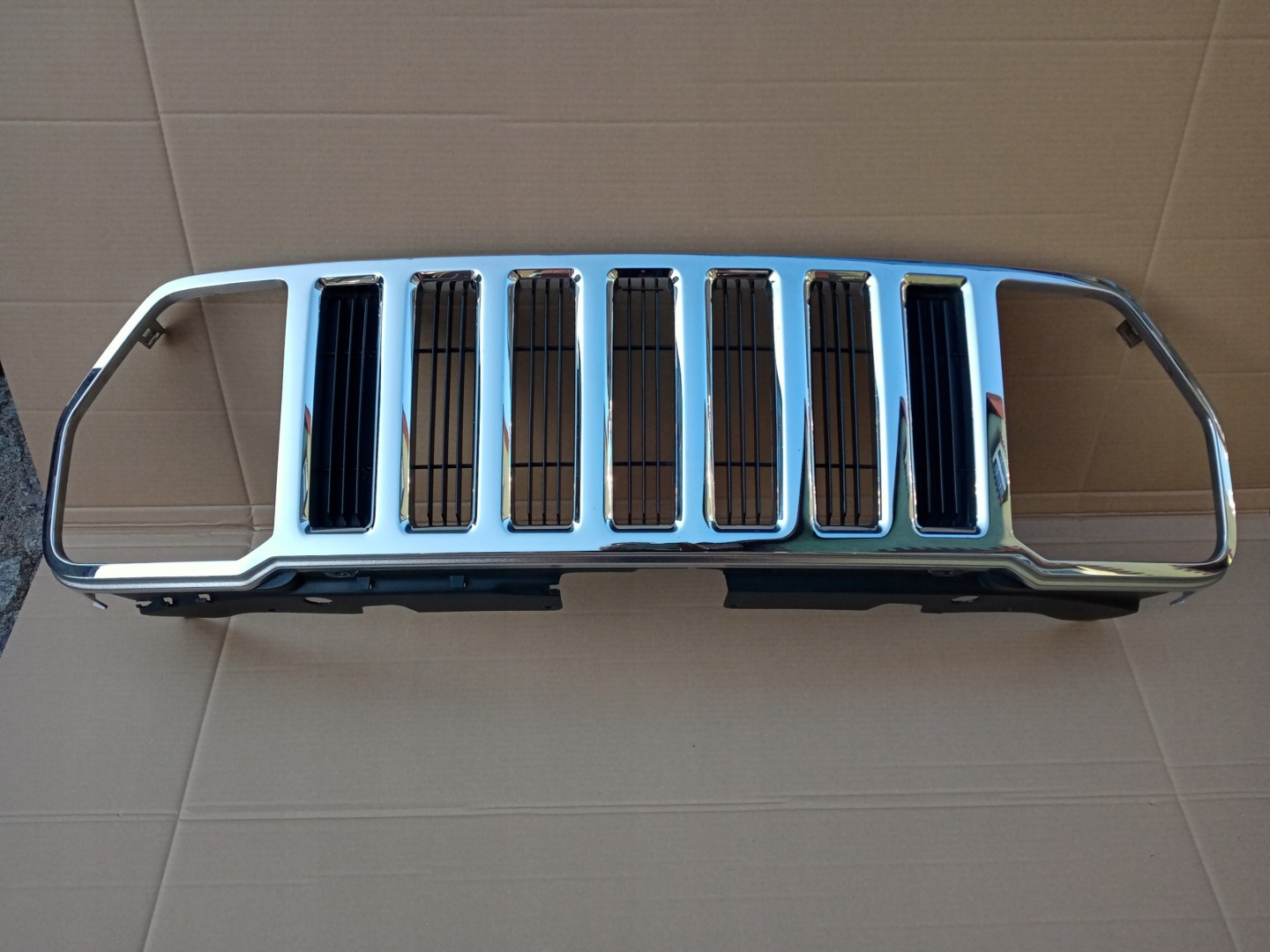 Jeep Cherokee KK Kühlergrill FRONTGRILL Kühlergitter 55157218AB - Thumbnail 6