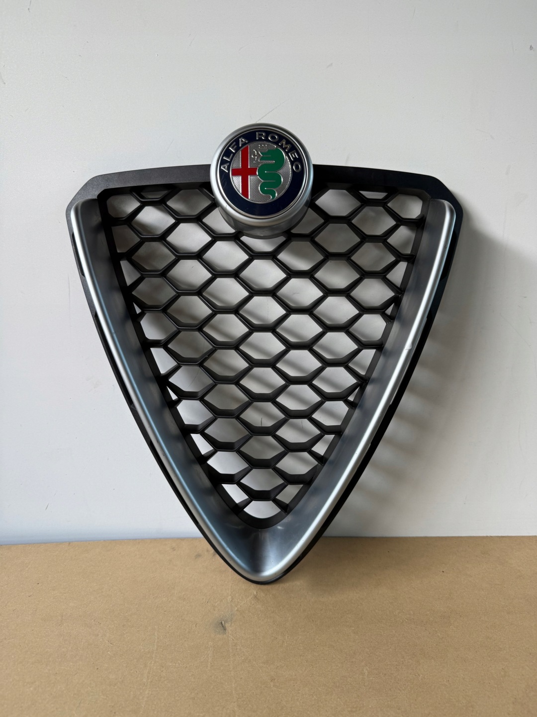 Alfa Romeo Stelvio Typ 949 Kühlergrill FRONTGRILL Kühlergitter 156108638 - Thumbnail 1