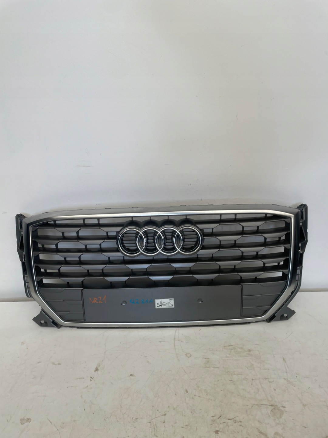 Audi Q2 Kühlergrill FRONTGRILL Kühlergitter 81A853651CA - Thumbnail 1