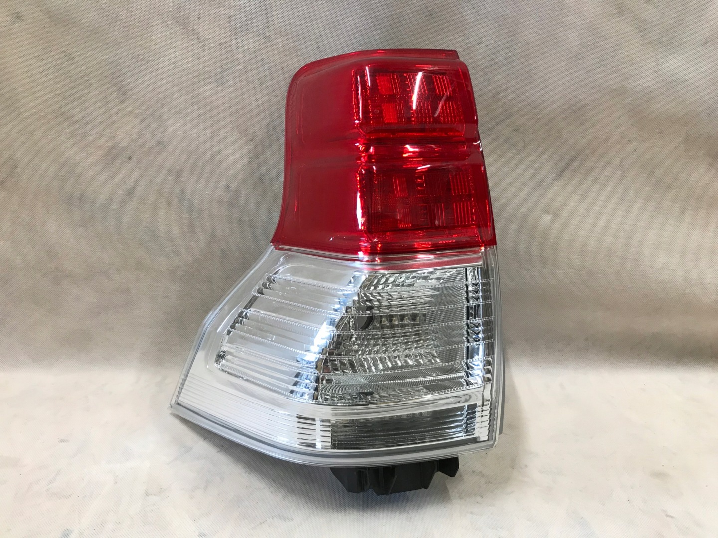 Toyota Land Cruiser J8/J10/J20 J8 Rückleuchte 8156160830 Rearlamp - Thumbnail 1