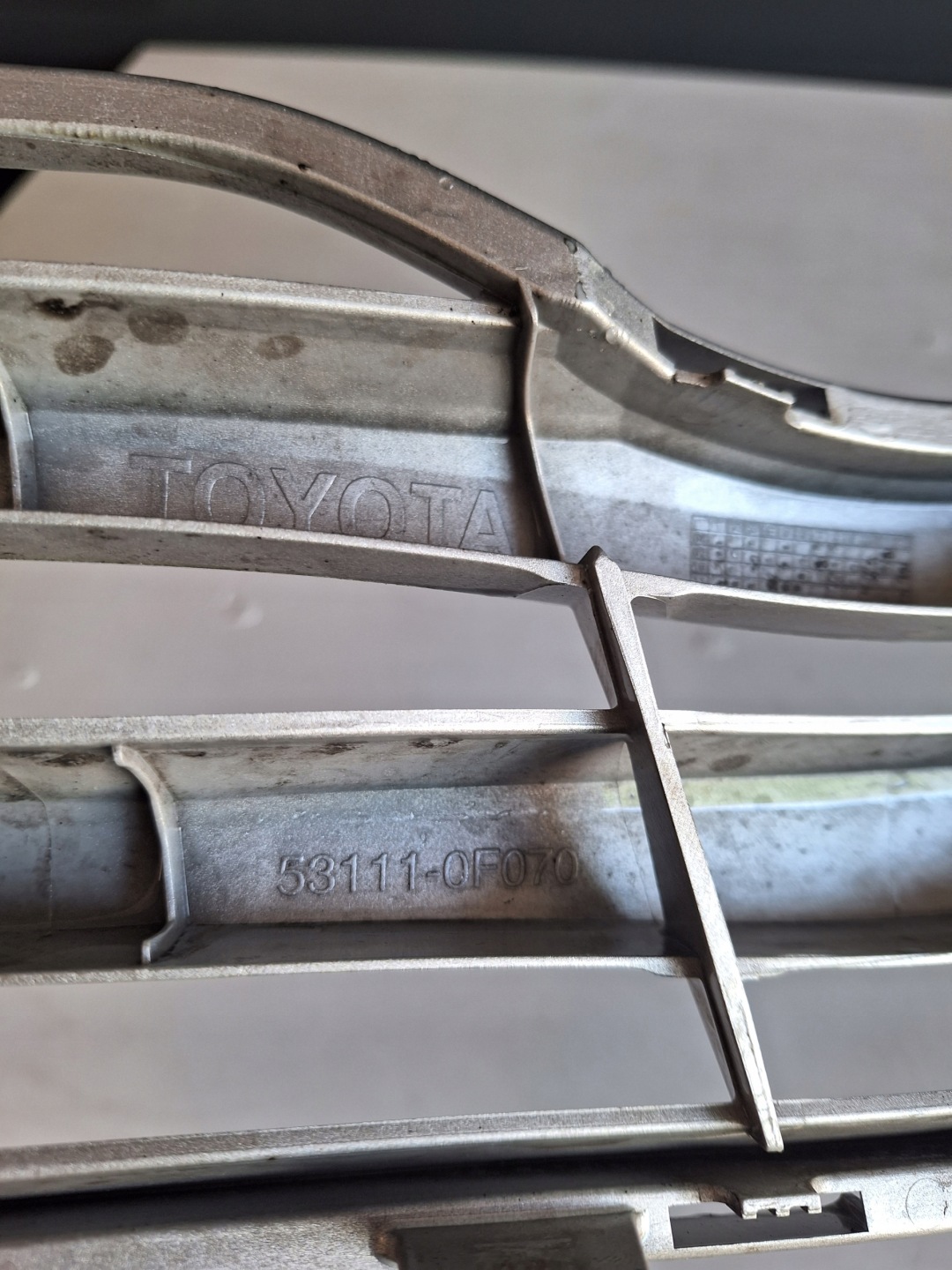 Toyota Verso AR2 Kühlergrill FRONTGRILL Kühlergitter 531110F070H - Thumbnail 9