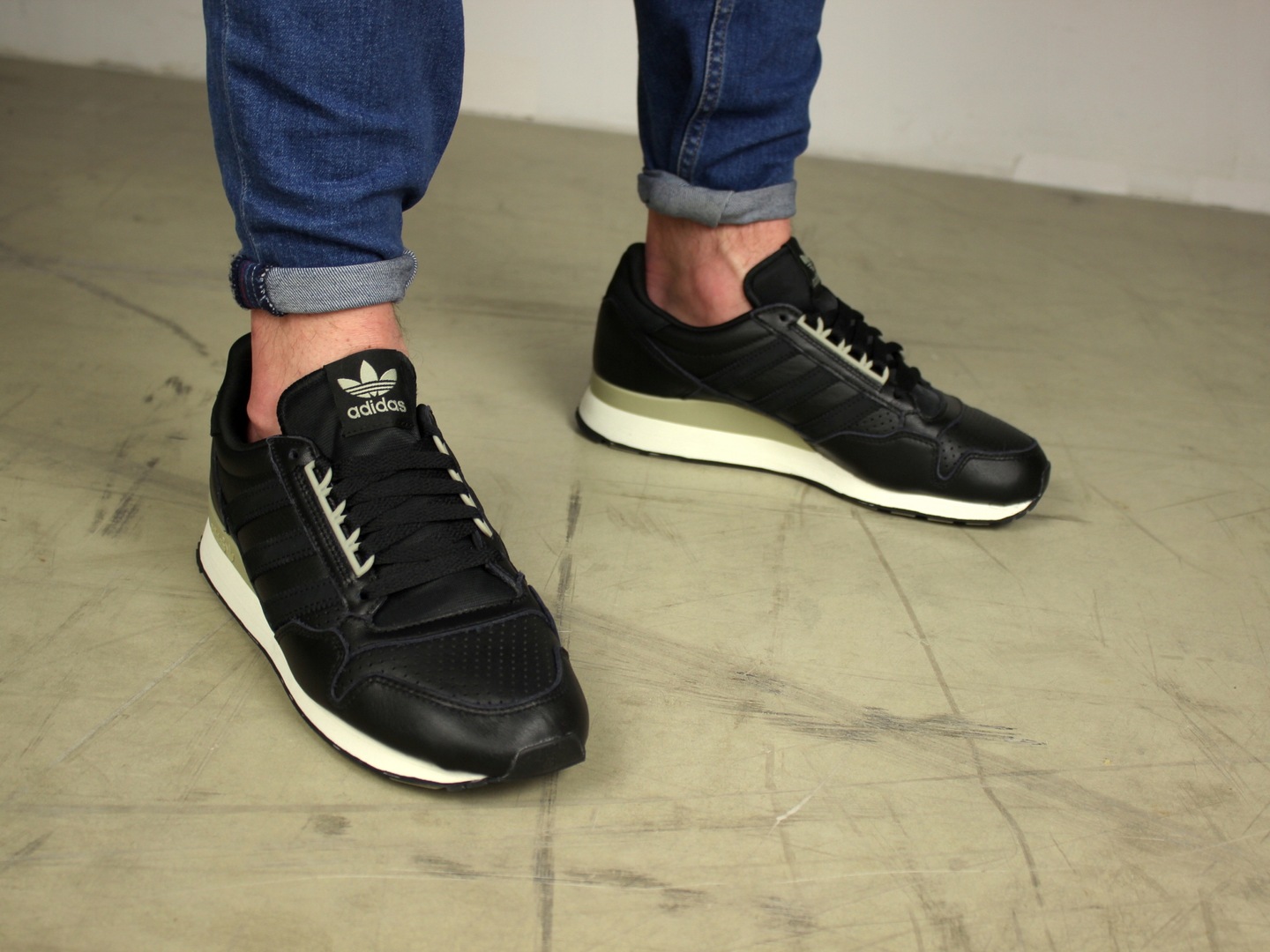 キンです adidas Originals ZX 700 W - Running White / Legend Ink