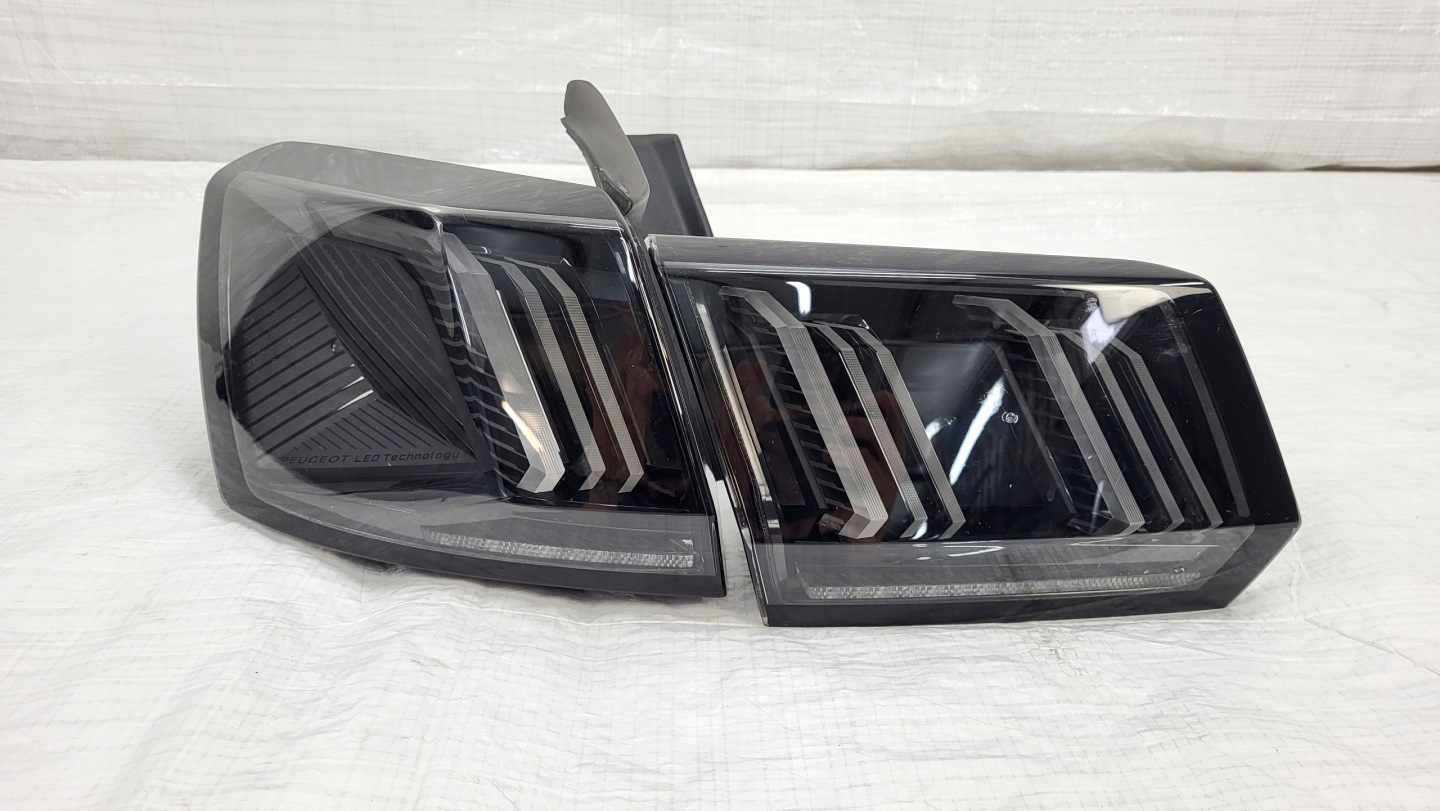 Peugeot 3008 Rückleuchte Rearlamp - Thumbnail 1