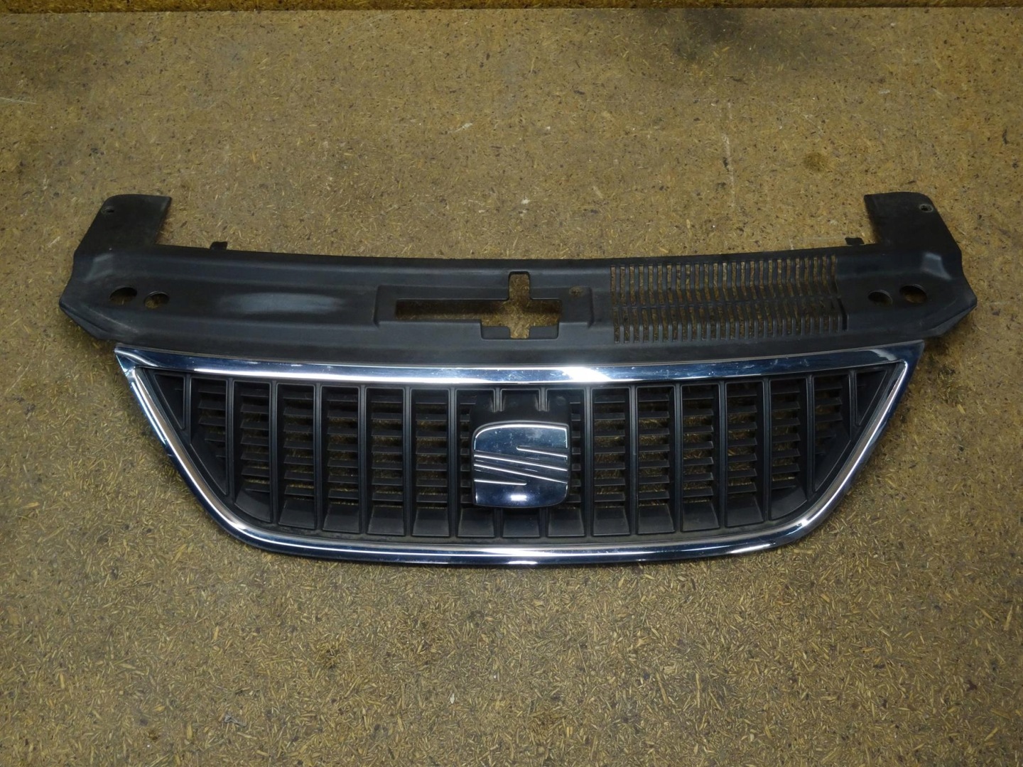 SEAT Alhambra 7N Kühlergrill FRONTGRILL Kühlergitter 7N5853653 - Thumbnail 1