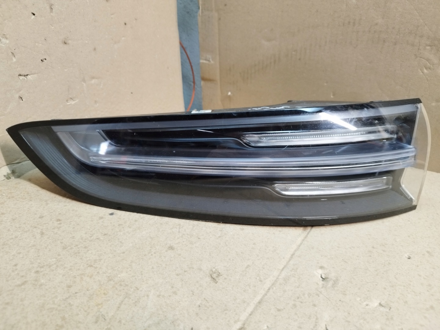 Porsche Cayenne 9YA Rückleuchte 9Y0945095K Rearlamp - Thumbnail 1